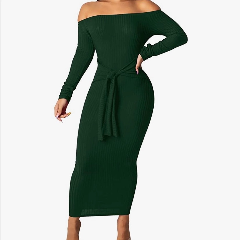 Skinny dress with belt in front
